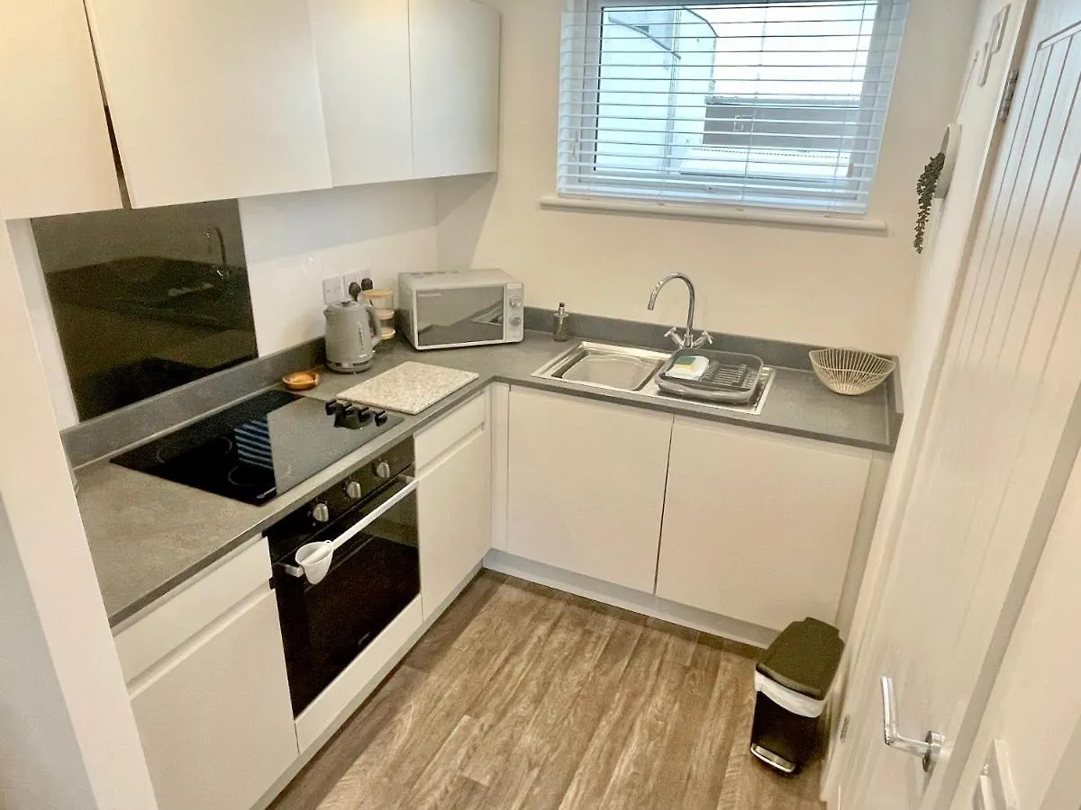 A Cozy Hideaway With Balcony - Close To Beach Bournemouth United Kingdom