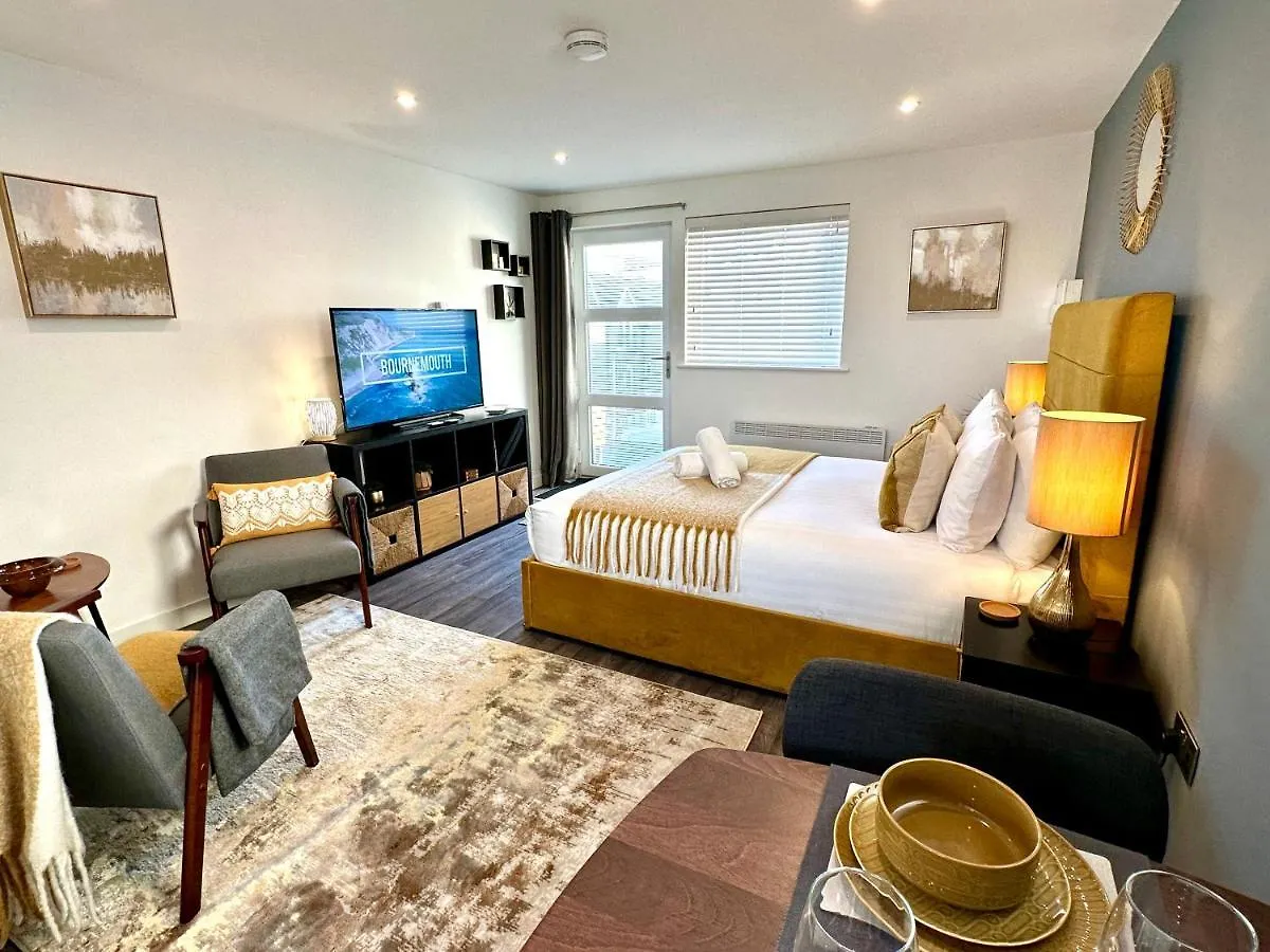 A Cozy Hideaway With Balcony - Close To Beach Bournemouth